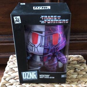 DZNR - Transformers: Megatron What’s inside edition #03